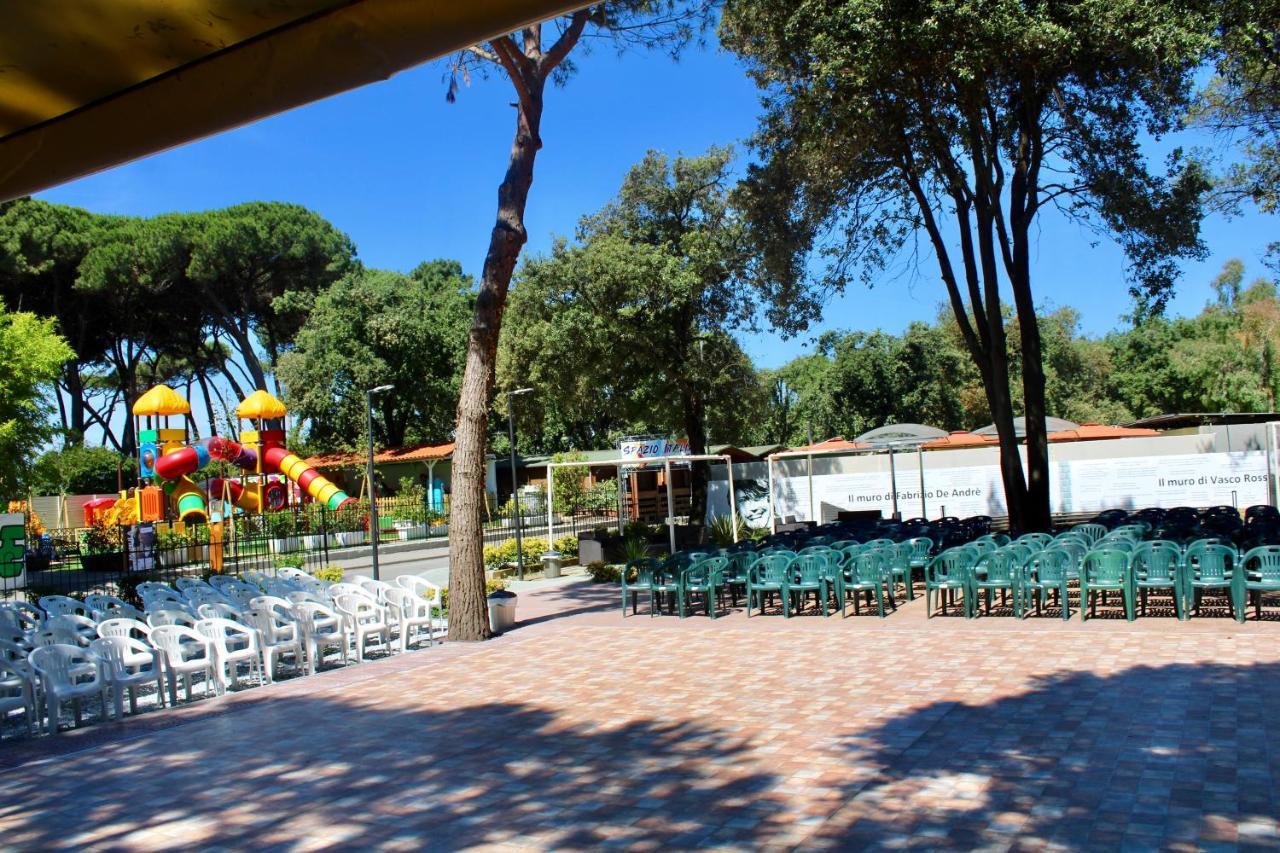 Campeggio Italia Marina di Massa Exterior foto